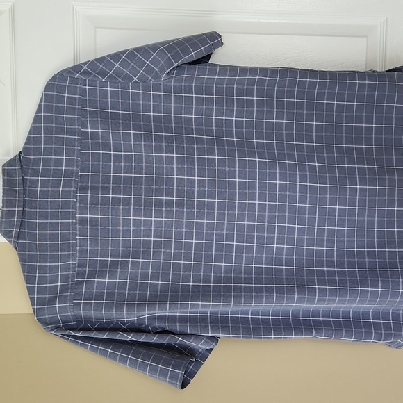 Men's Blue Checkered Short Sleeve Shirt, Size Medium - Picture 4 of 5